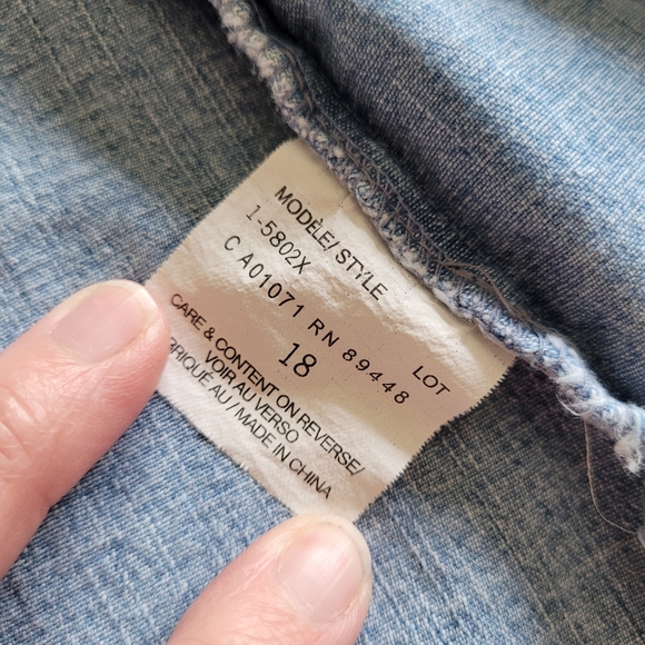 Simon Chang Women's Jean Shirt with Embroidery. Size 14 imo - Picture 5 of 8